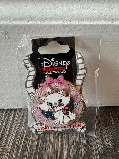 Marie Aristocats Cat Wreath DSSH LE 400 Disney Pin