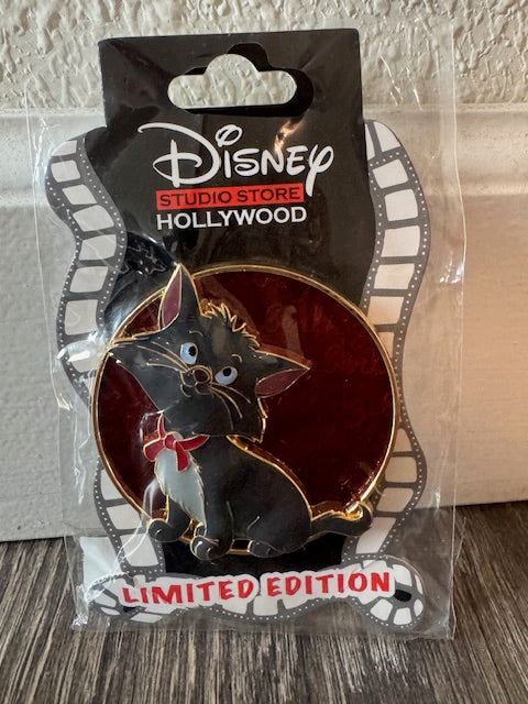 Berlioz Cursive Cutie DSSH LE 300 Disney Pin