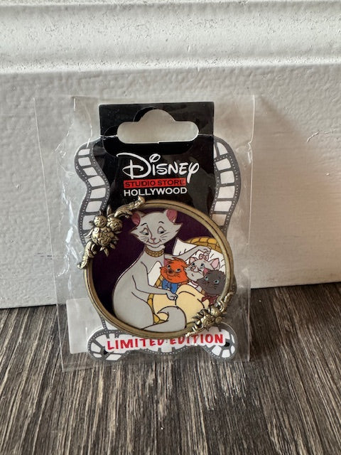 Aristocats Mothers Day DSSH LE 300 Disney Pin