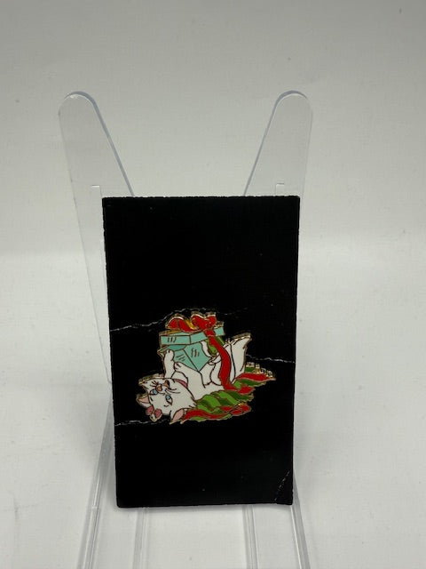 Marie Shopping Christmas LE 300 Disney Pin