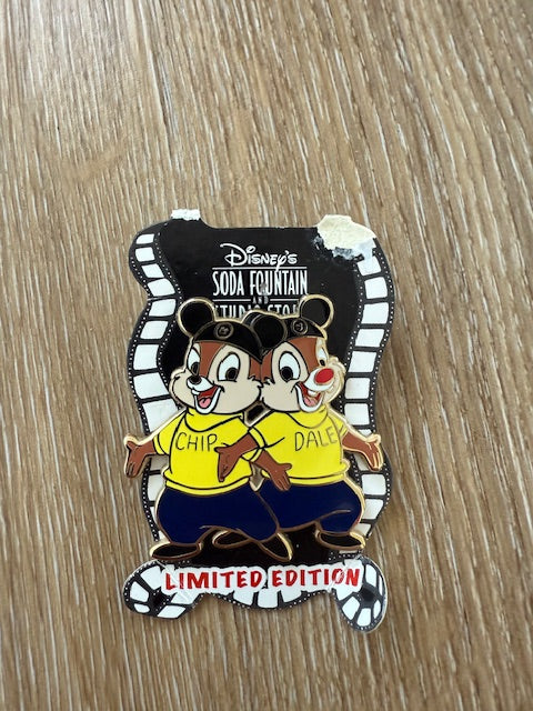 Chip Dale Park Costume DSSH LE 300 Disney Pin