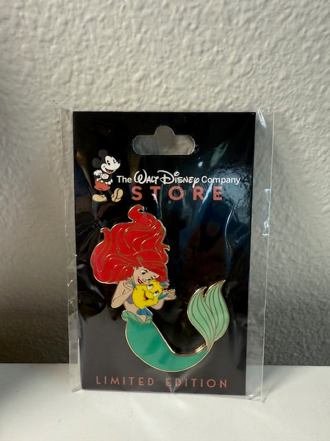 Ariel DEC Hug LE 300 Disney Pin
