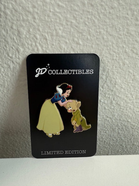 Snow White DEC Mystery Dopey LE 400 Disney Pin