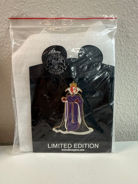 Jessica Evil Queen Shopping Small Flaws Scratch LE 300 Disney Pin