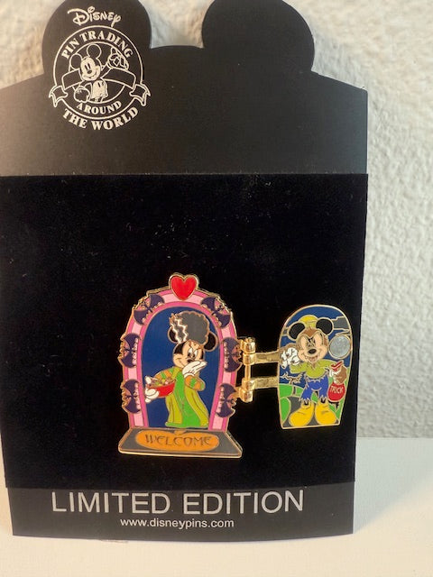 Mickey Minnie Mouse Shopping Halloween Doors LE 100 Disney Pin