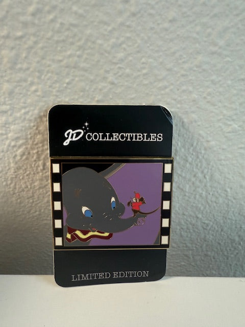 Dumbo Film Frame Shopping LE 300 Disney Pin