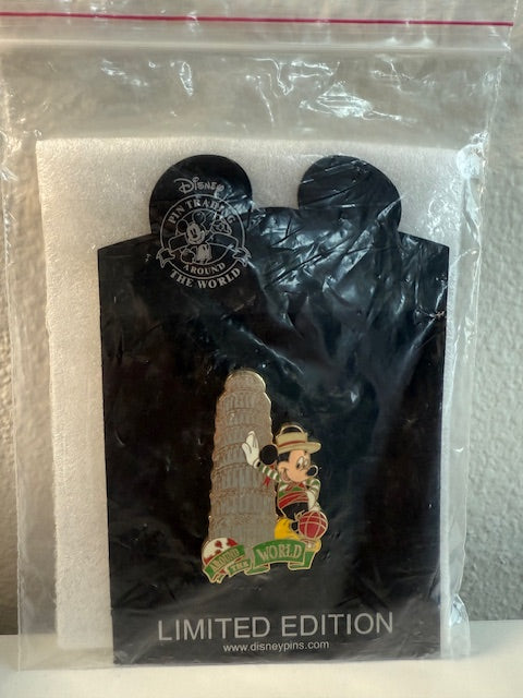 Mickey Mouse Shopping World LE 250 Disney Pin