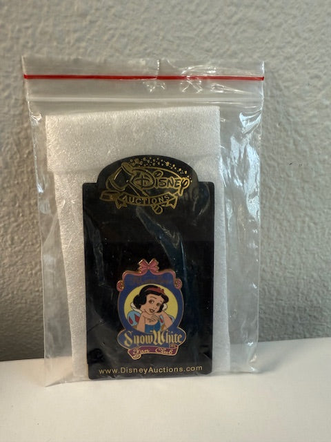Snow White Auctions Fan Club LE 500 Disney Pin