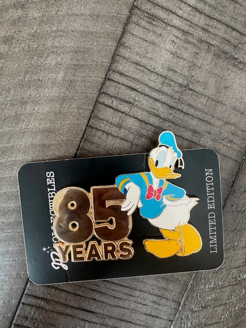 Donald Duck DEC LE 150 Disney Pin