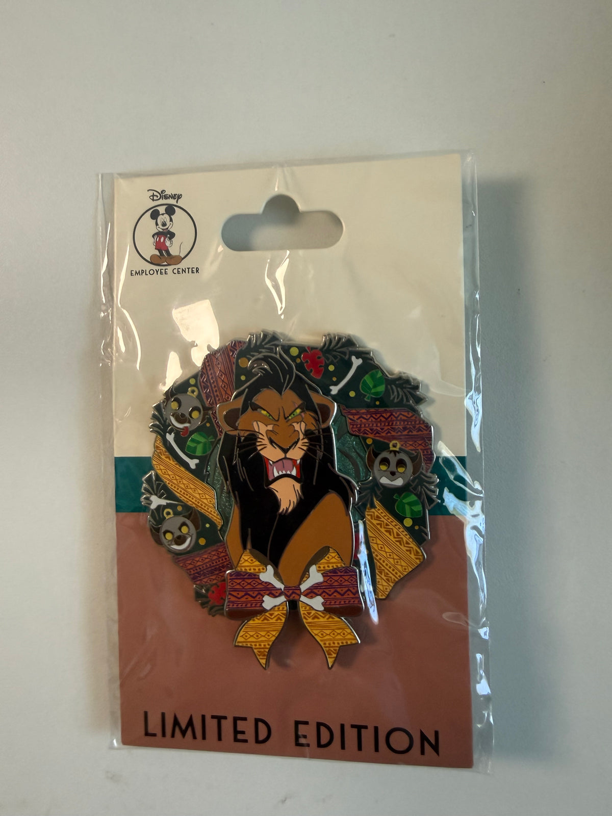 Scar Wreath Pin