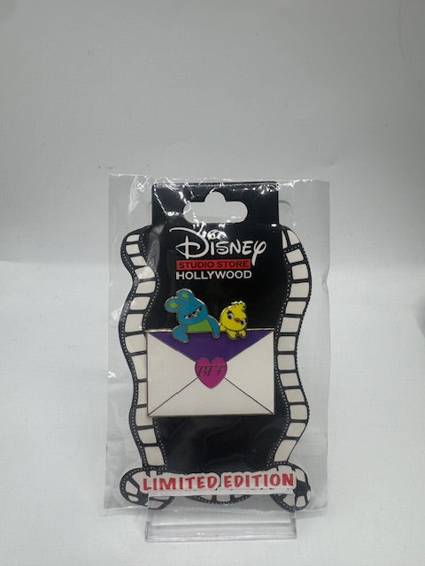 Ducky Bunny Toy Story Valentine DSSH LE 400 Disney Pin