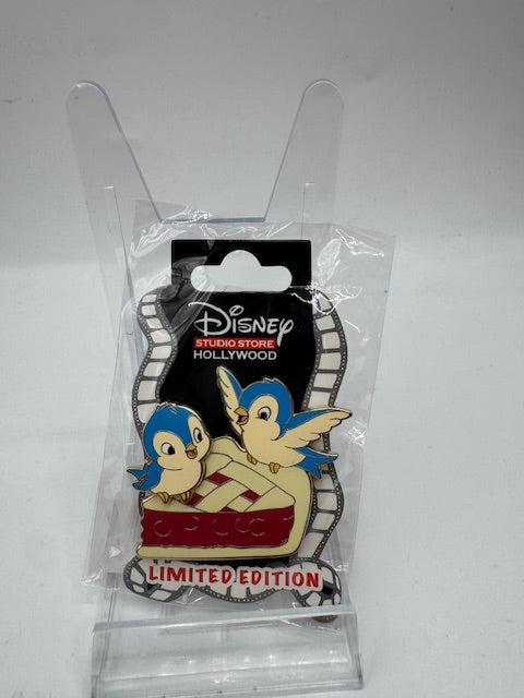 Snow White Birds Feather DSSH LE 400 Disney Pin