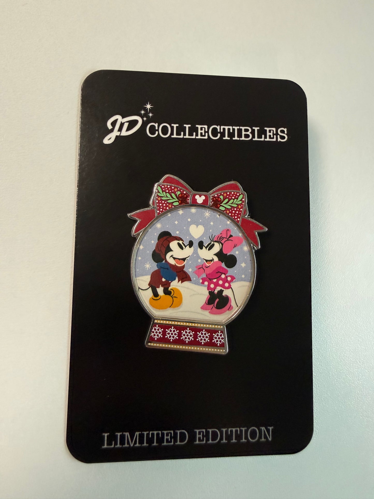 Mickey Minnie Christmas Snowglobe Award LE 300 Disney Pin