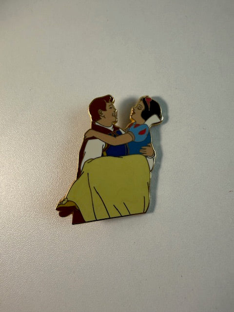 Snow White Family Pin Gathering LE 75 PLEASE READ FLAWED