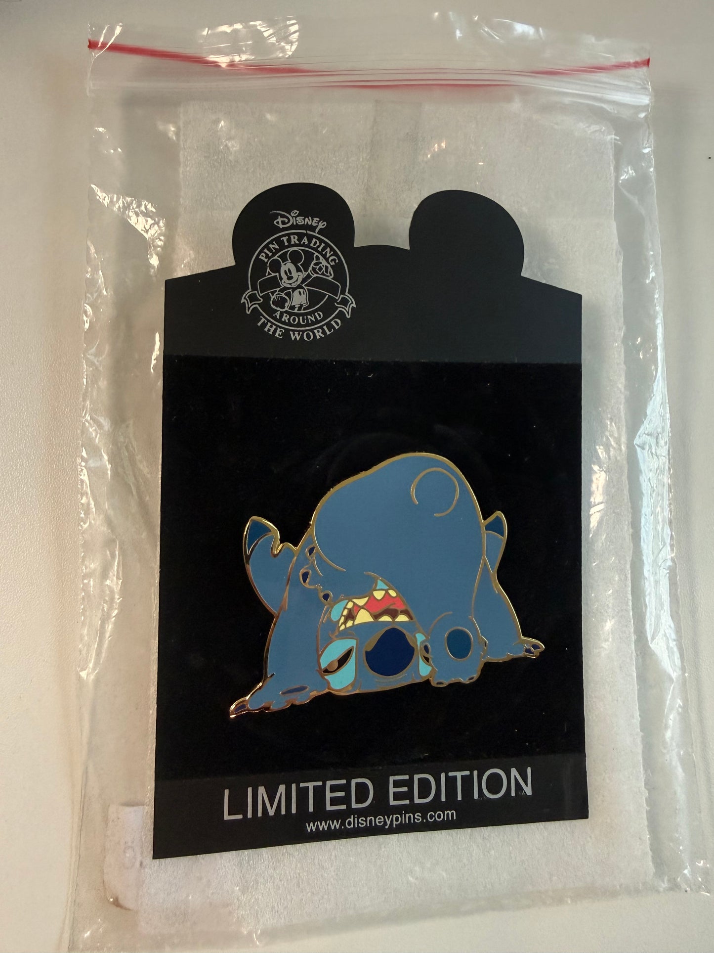 Stitch Shopping on Head LE 500 Jumbo Pin