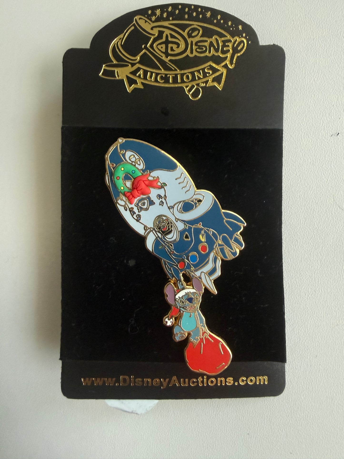 Disney Auction Stitch Home for Holidays LE 100 Disney Pin