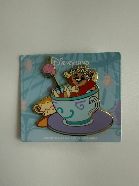 Dinah  Paris LE 700 Disney Pin