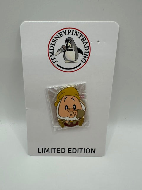WDI ADORB Sneezy LE 400 DISNEY PIN J